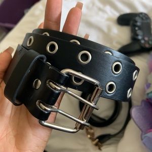 double eyelet black belt